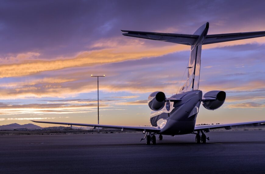 private couriers vs marketplace transporters illustration for Private Couriers vs. Marketplace Transporters: Key Differences