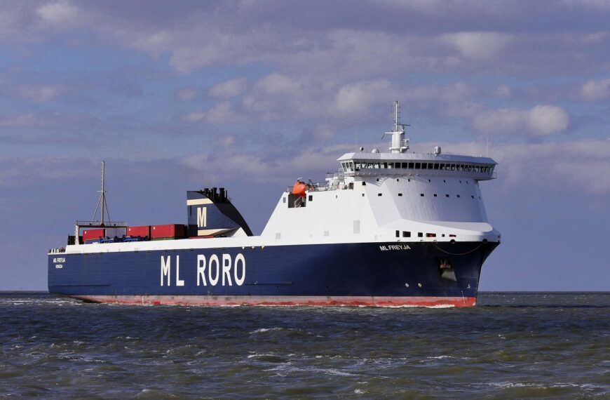 Illustration of Top UK Seaports for Exporting Goods to Africa Explained